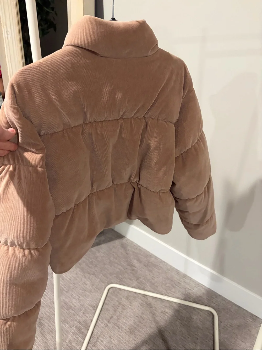 Alo Micro Courdury Dreamy Puffer - Chai Latte